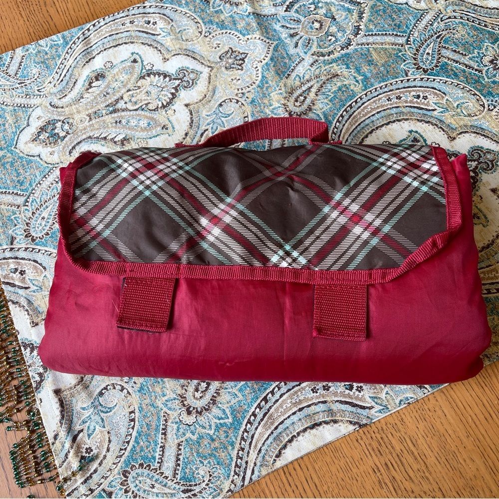 Thirty-One Stadium Blanket Tote Burgundy Plaid Fleece Throw 59 x 37.5